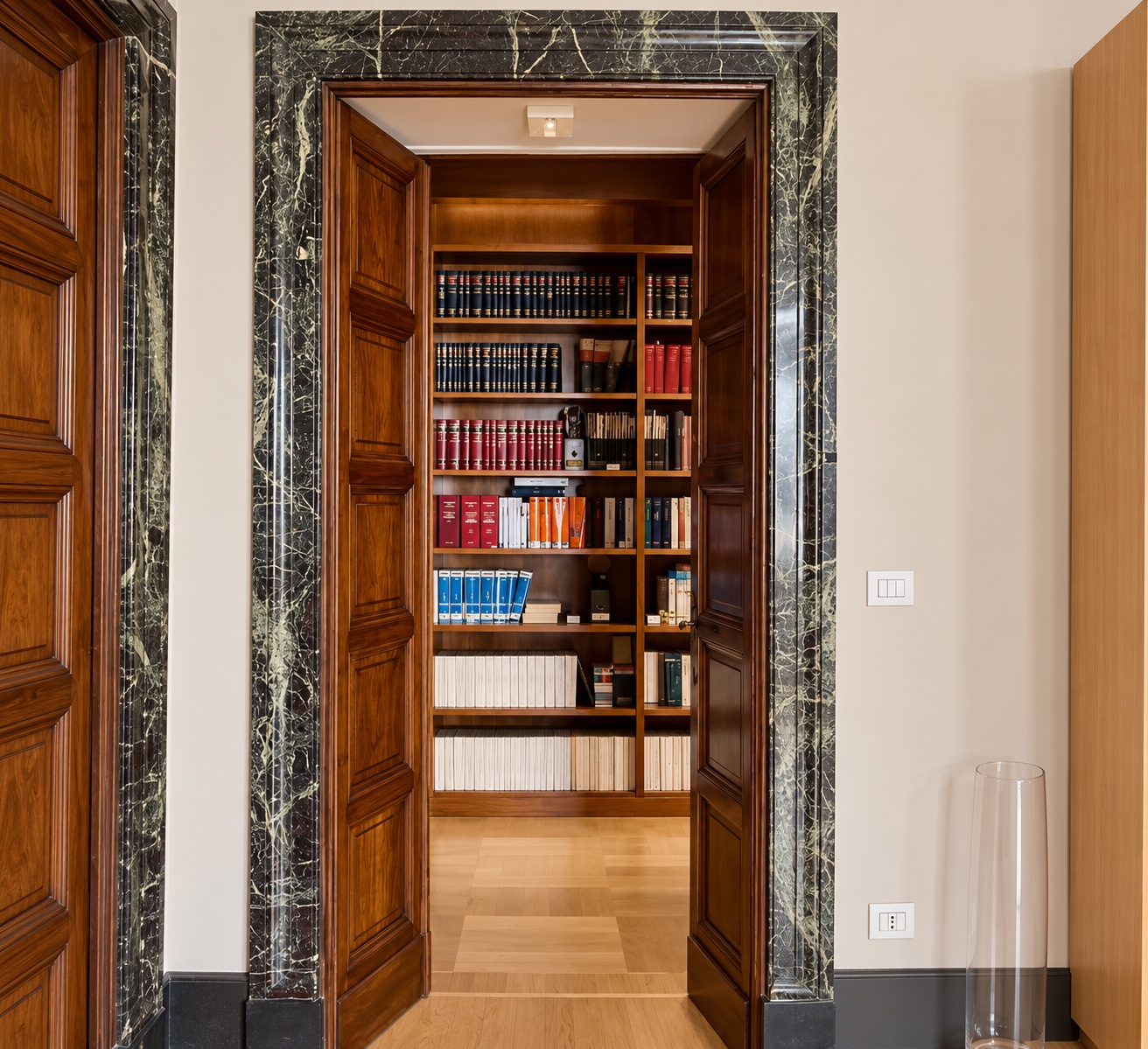 Ingresso alla biblioteca dello Studio