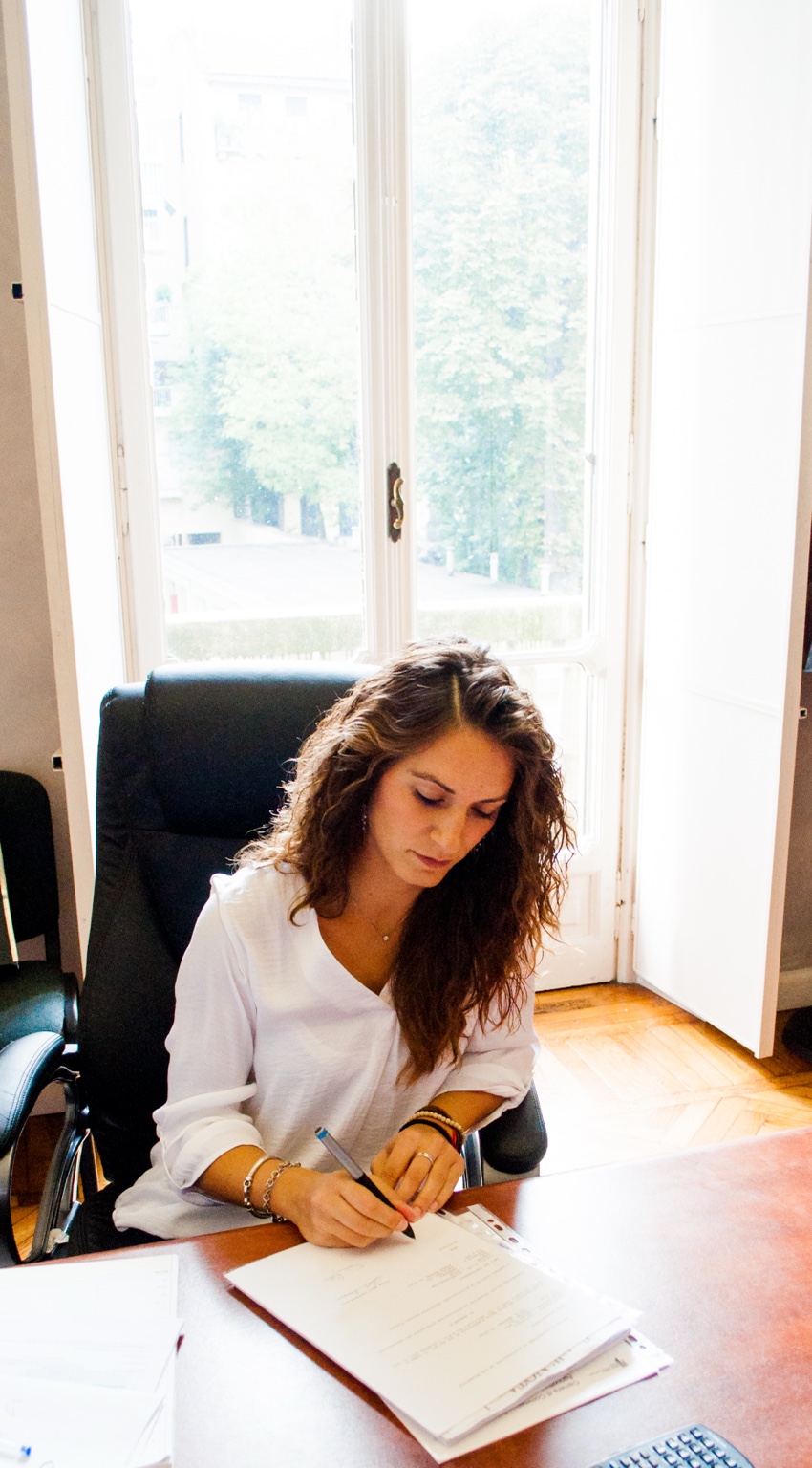 Avv. Isabella Zanetti nel suo studio